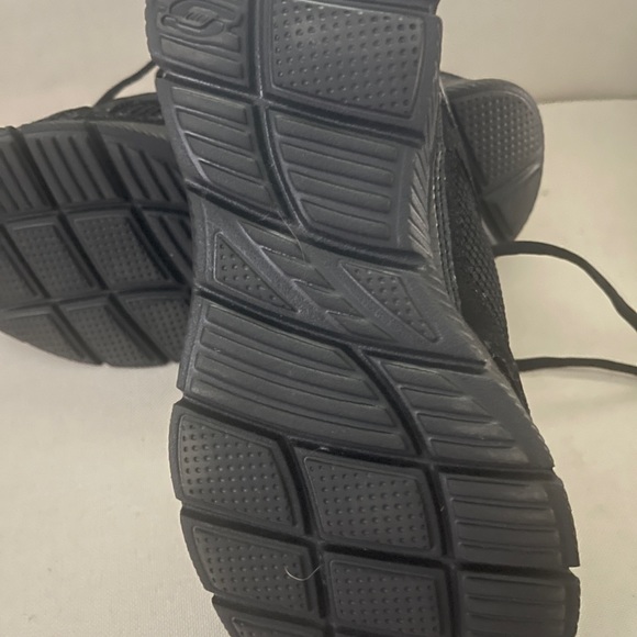 Brand new Skechers sneakers - Picture 3 of 3